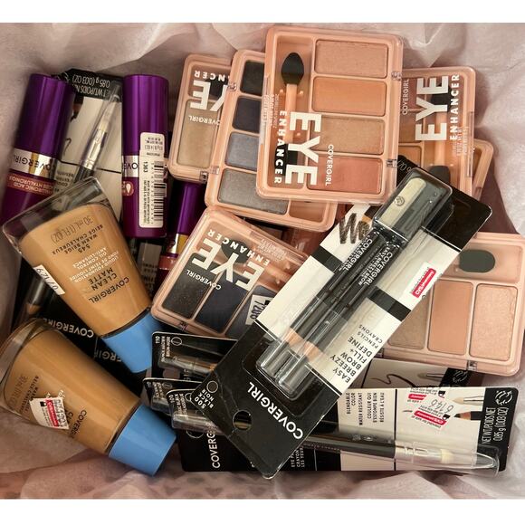 Lot 22 CoverGirl Face/Eyes/Lips Makeup Mixed Lots - Picture 16 of 16